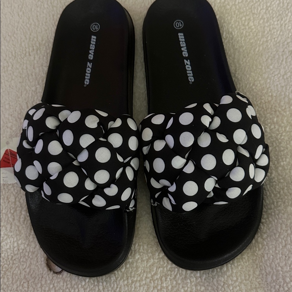 Wave Zone Black and White Polka Dot Slides 10